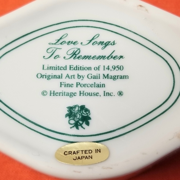 Heritage House Oval Floral Fine Porcelain  Music Box. Art by Gail Magram. - Picture 10 of 12